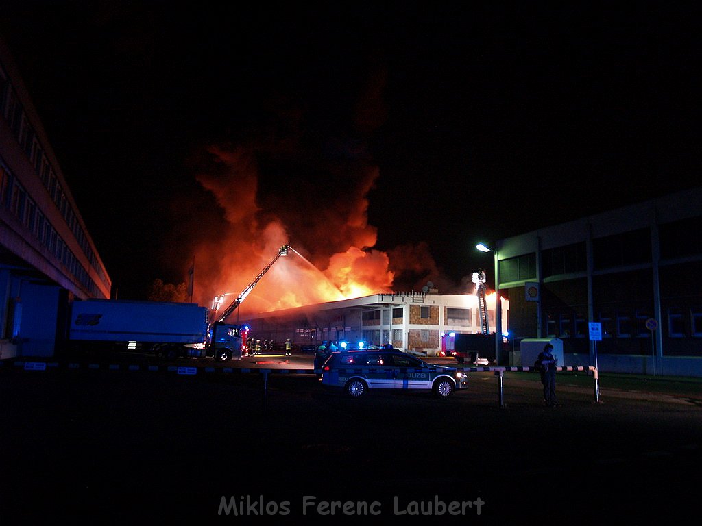 Grossbrand Halle auf dem Grossmarkt Koeln P455.JPG